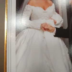 VINTAGE!! White wedding gown GORGEOUS Lace & Satin 16 Misses